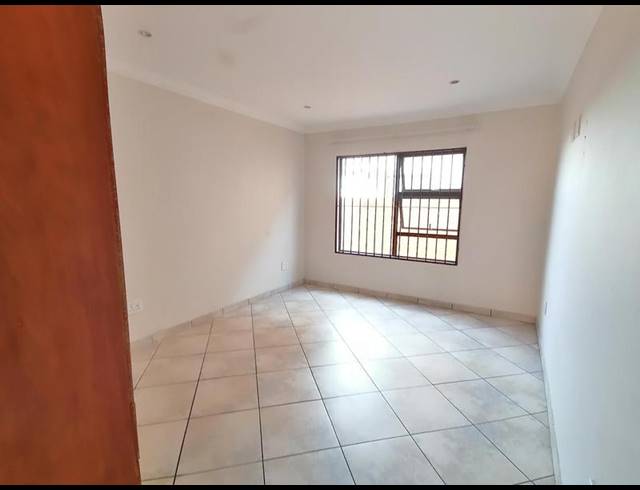2 BEDROOM PROPERTY TO RENT IN SONNEVELD